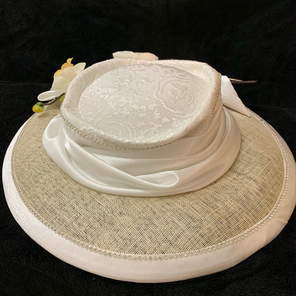 White and straw church hat - Picture 2 of 2